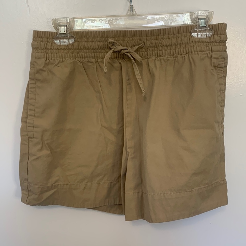 FREE ASSEMBLY khaki shorts size small